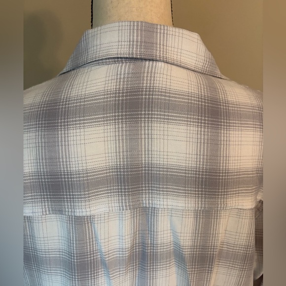 GAP Gray and White Plaid Shirt | Women's Sz L - Picture 3 of 6